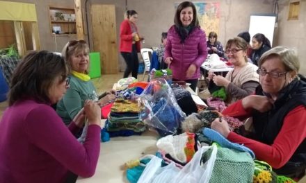 Jornada de tejido con mujeres emprendedoras en Fundación Otras Voces